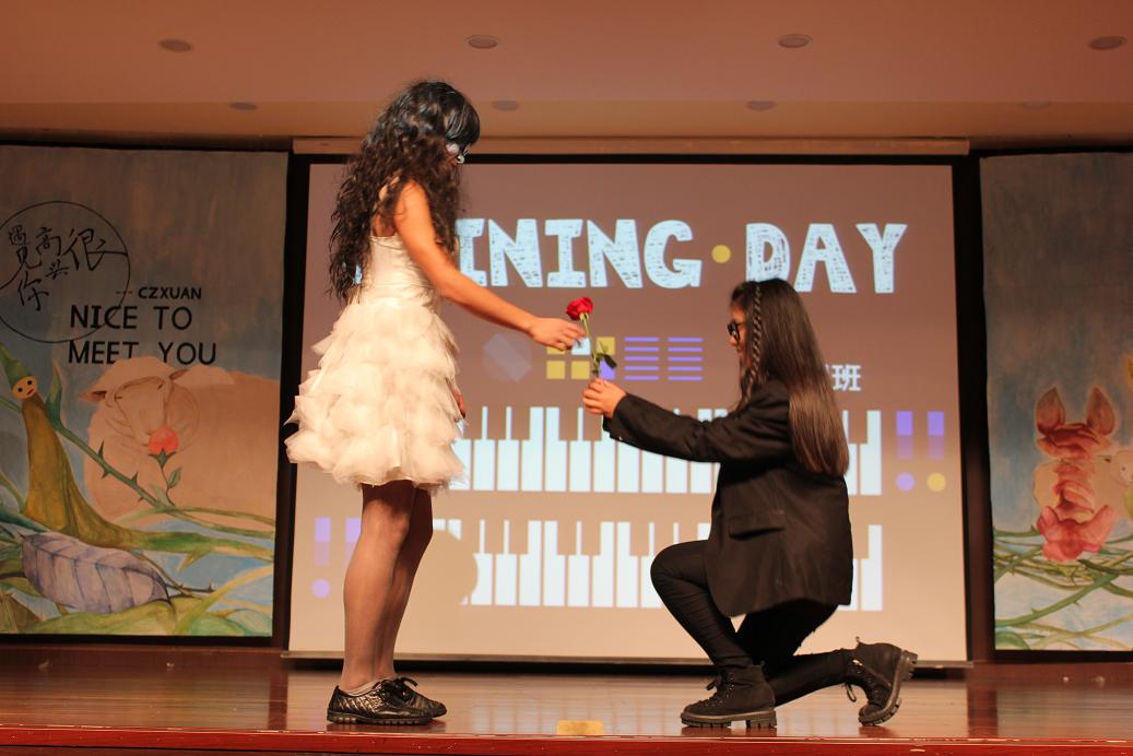 15社保班表演《Shining Day》